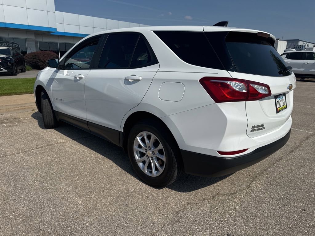 2021 Chevrolet Equinox LS photo 3