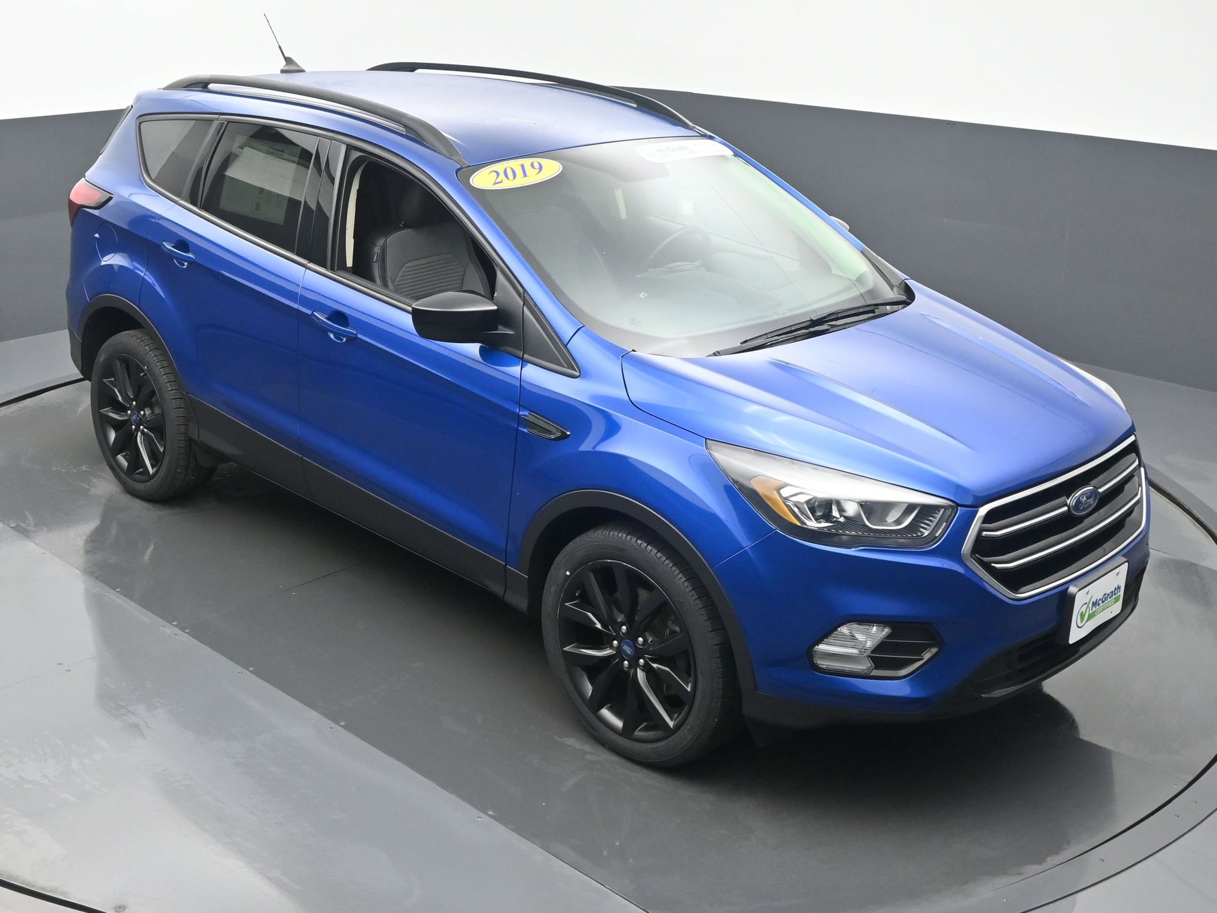 Used 2019 Ford Escape SE with VIN 1FMCU9GD6KUA93774 for sale in Cedar Rapids, IA