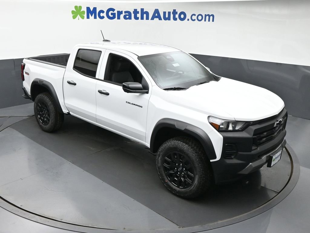 2026 Chevrolet Colorado Trail Boss photo 2
