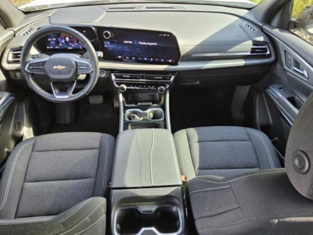 2025 Chevrolet Traverse photo 4