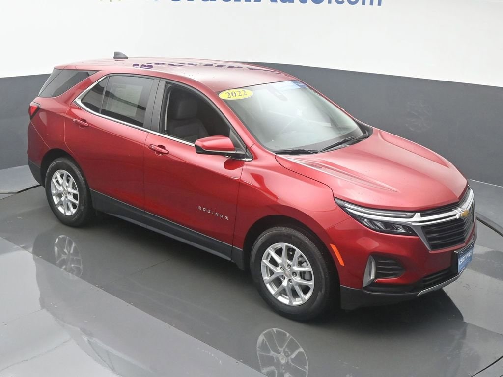 Used 2022 Chevrolet Equinox LT with VIN 3GNAXKEV1NL183832 for sale in Cedar Rapids, IA