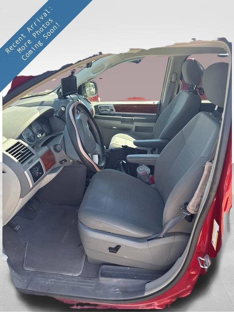 2009 Chrysler Town & Country Touring's photo
