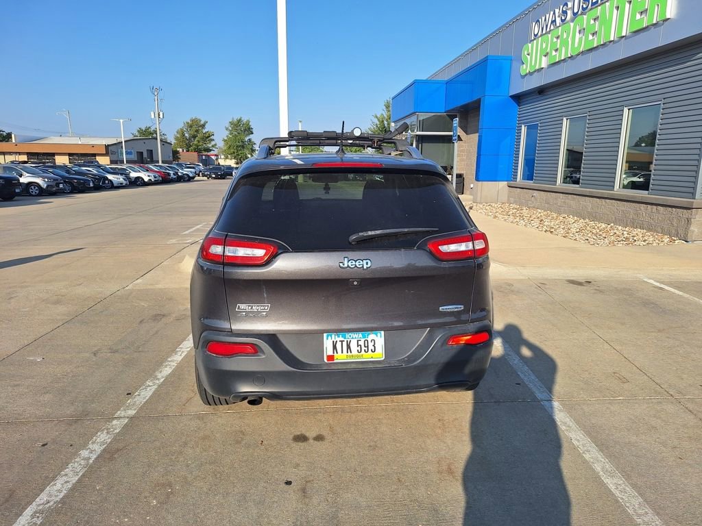 2016 Jeep Cherokee Latitude photo 3