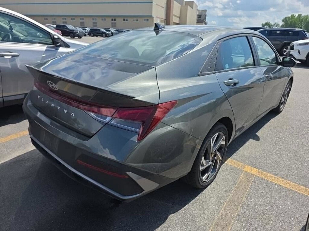 Used 2025 Hyundai Elantra SEL Sport Sedan