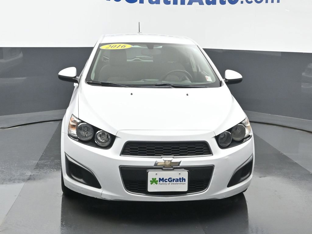 2016 Chevrolet Sonic LT photo 4