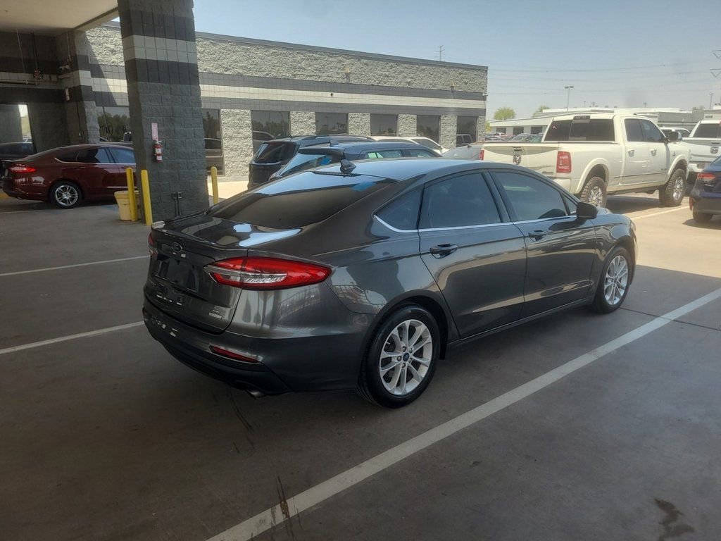 2019 Ford Fusion SE photo 2