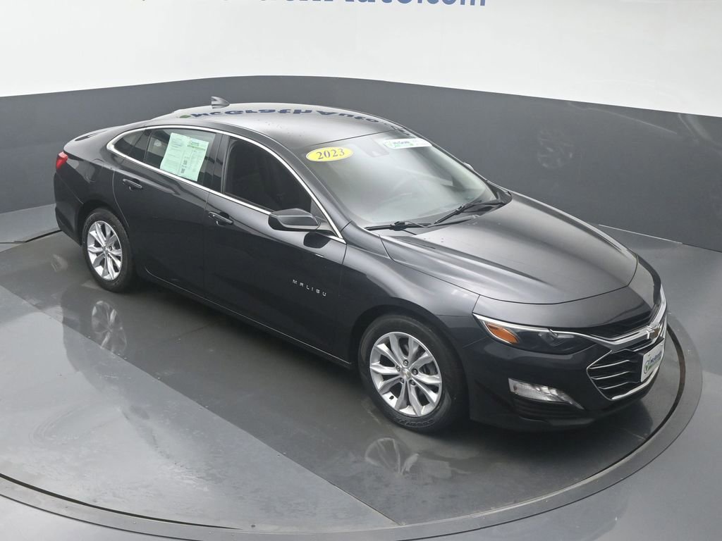 2023 Chevrolet Malibu 1LT photo 2