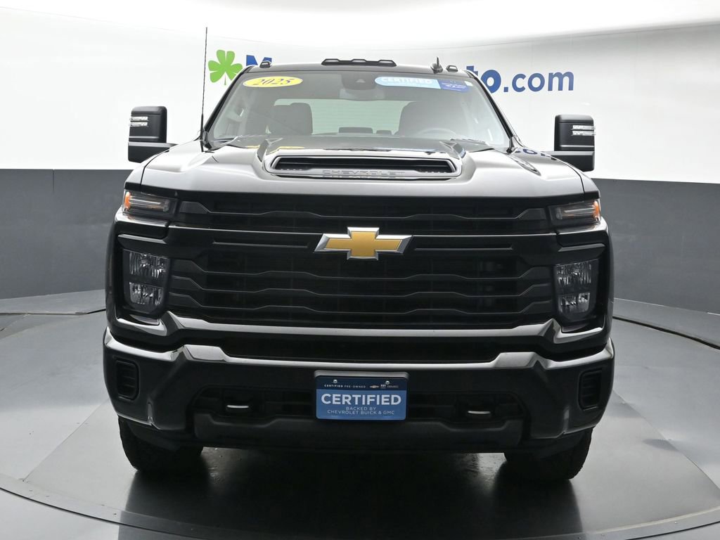 2025 Chevrolet Silverado 2500HD Custom photo 3