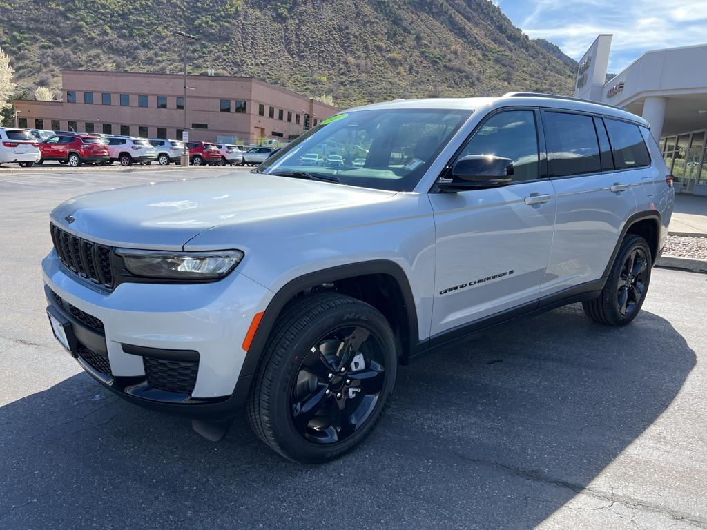 2025 Jeep Grand Cherokee Altitude X photo 3