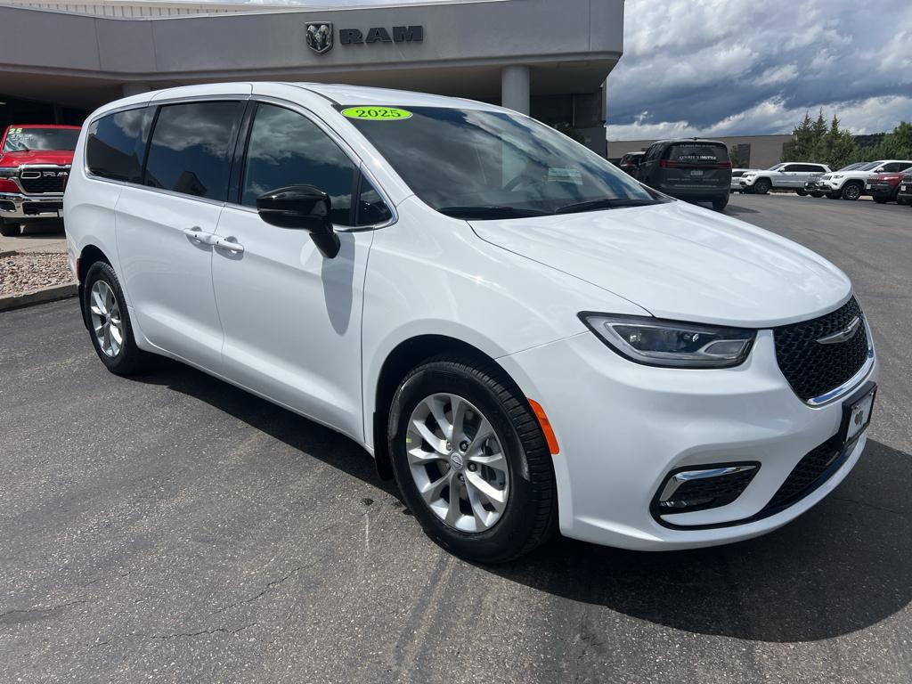 2025 Chrysler Pacifica Passenger Van 