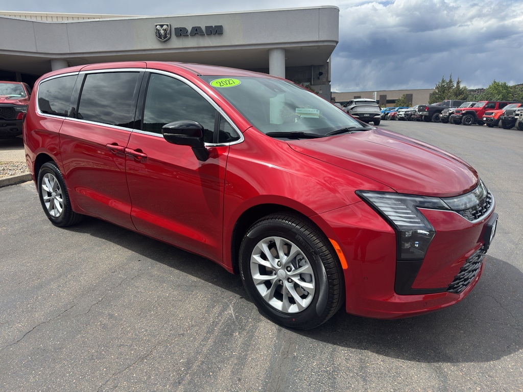 2027 Chrysler Pacifica Select AWD's photo
