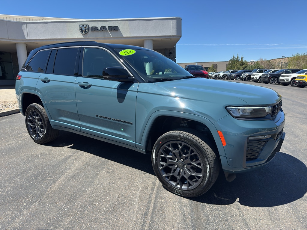 2026 Jeep Grand Cherokee Summit 4x4's photo
