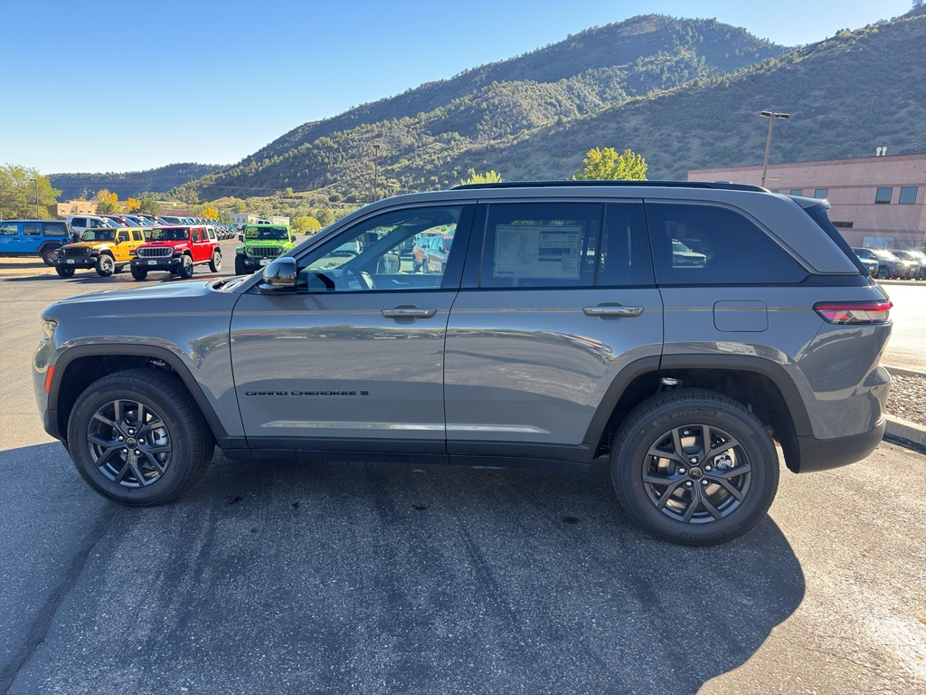 2027 Jeep Grand Cherokee Laredo