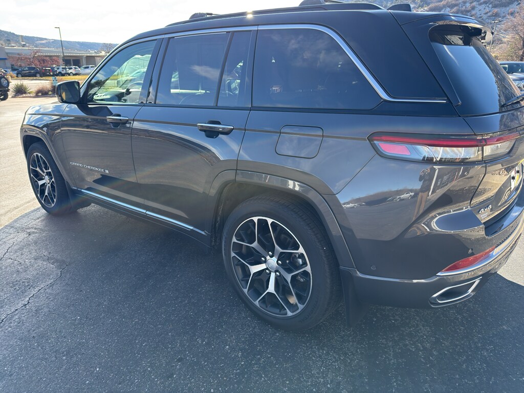 2025 Jeep Grand Cherokee Summit Reserve photo 3