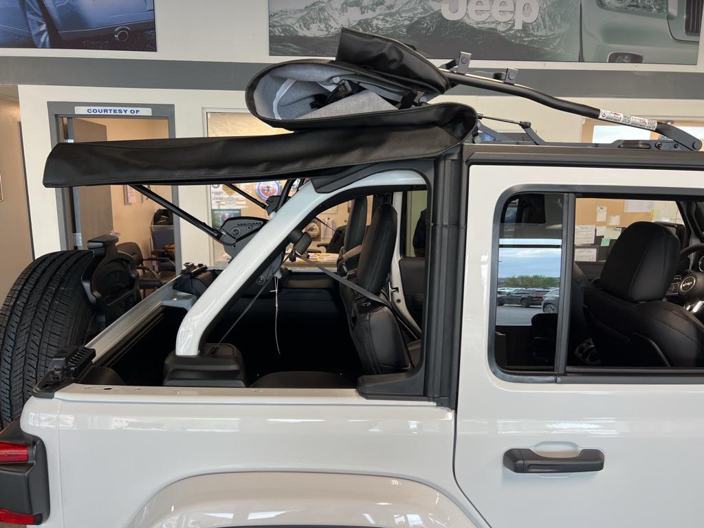 2025 Jeep Wrangler 4-Door Sahara - Photo 36