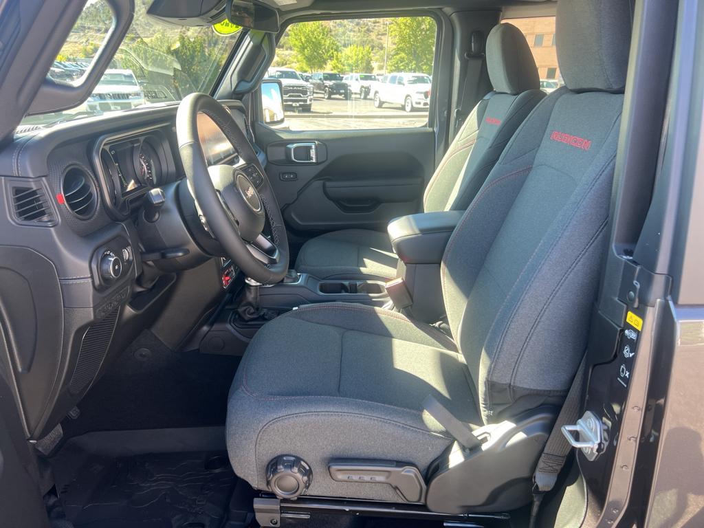 2025 Jeep Wrangler 2-Door Rubicon - Photo 17