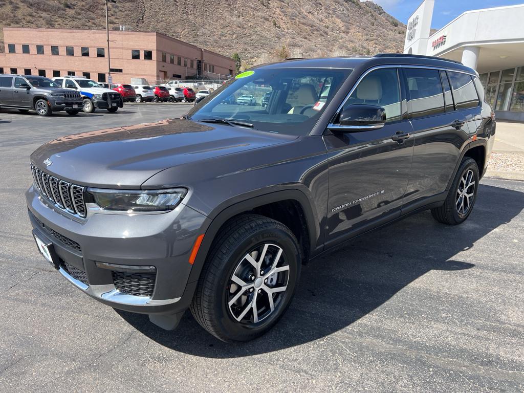 2025 Jeep Grand Cherokee L photo 3