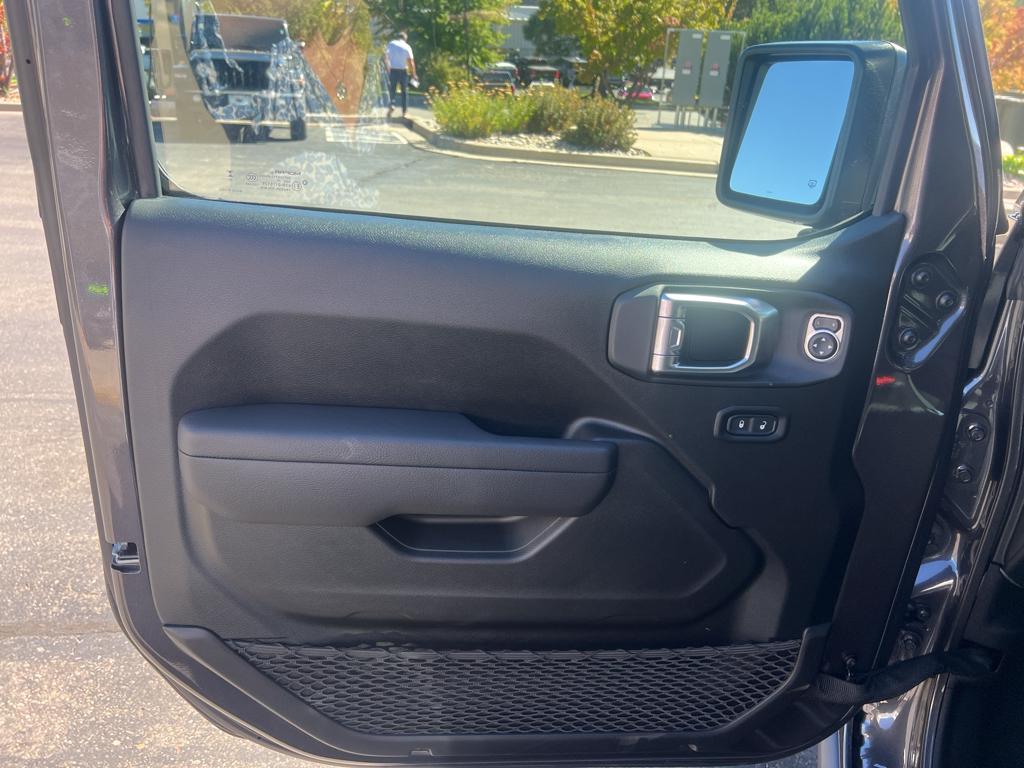 2025 Jeep Wrangler 2-Door Rubicon - Photo 15