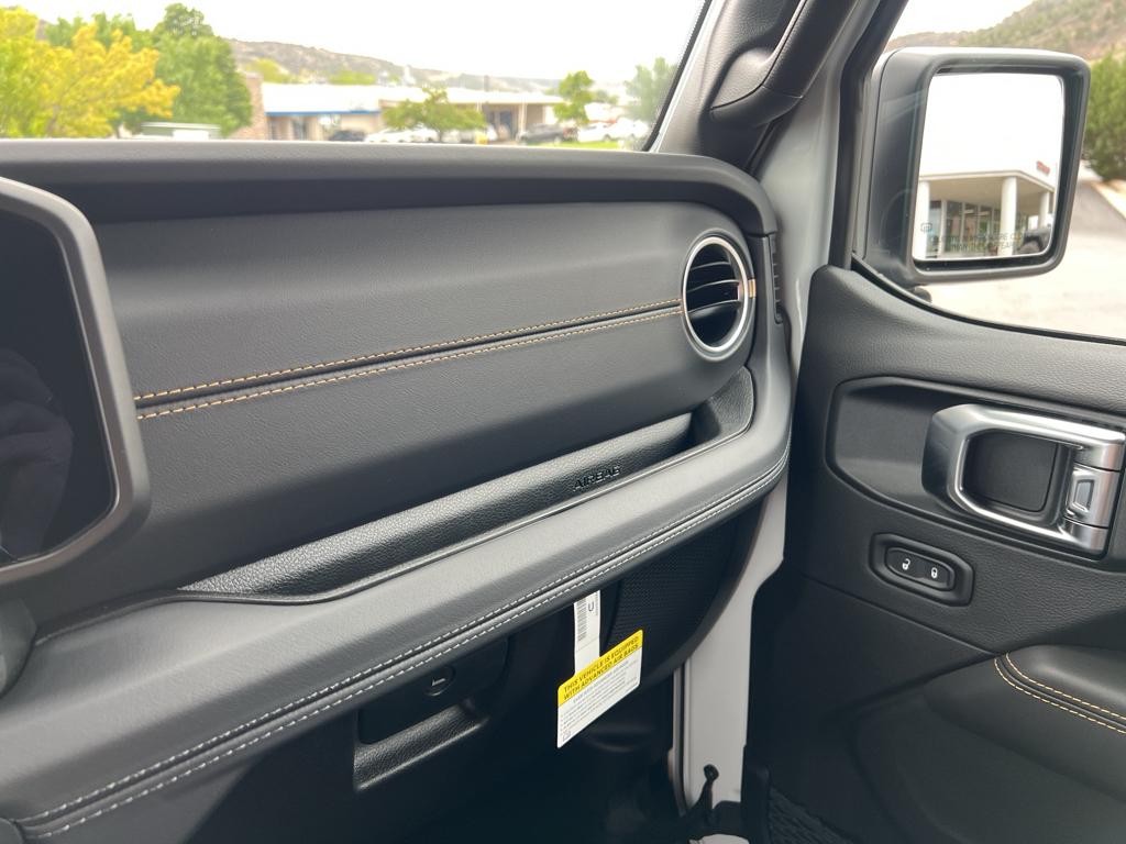 2025 Jeep Wrangler 4-Door Sahara - Photo 28