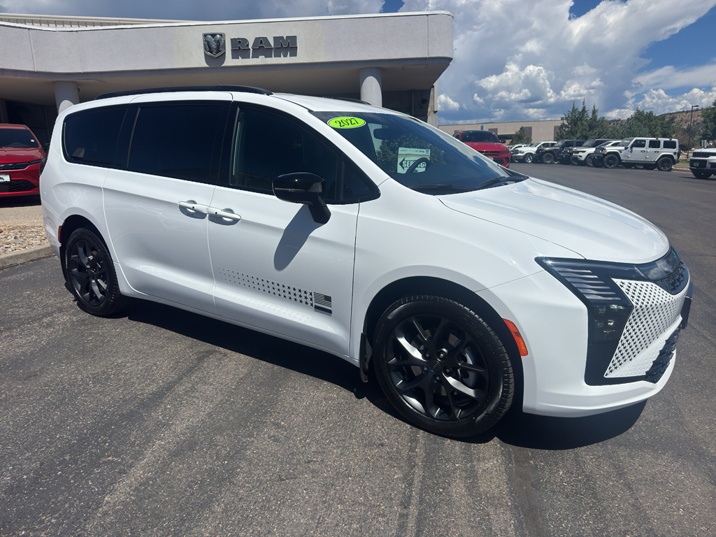 2027 Chrysler Pacifica SELECT AWD Passenger Van