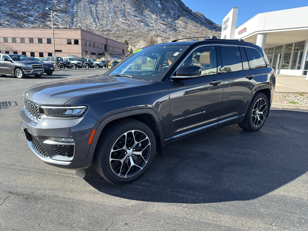 2025 Jeep Grand Cherokee Summit Reserve photo 2