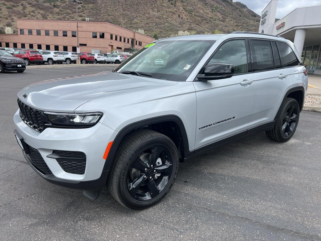 2025 Jeep Grand Cherokee Altitude X photo 3
