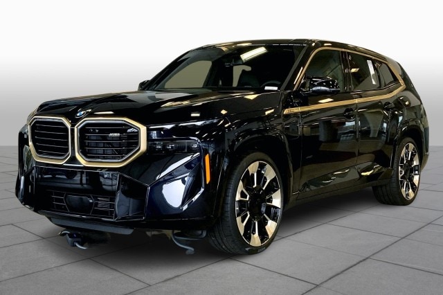 2023 BMW XM Base's photo