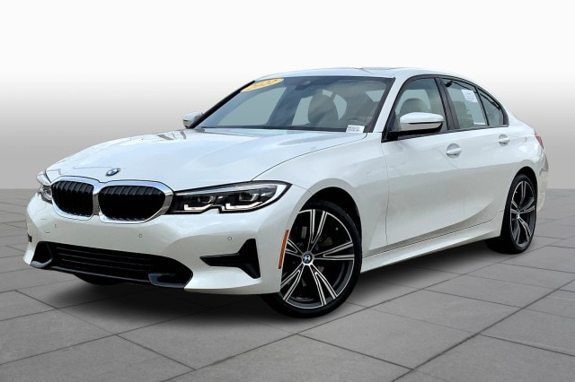 2022 BMW 3 Series 330i's photo