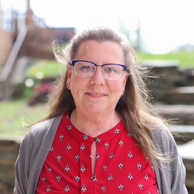 Staff member Jenny Patterson from ID_a10e40e3f937