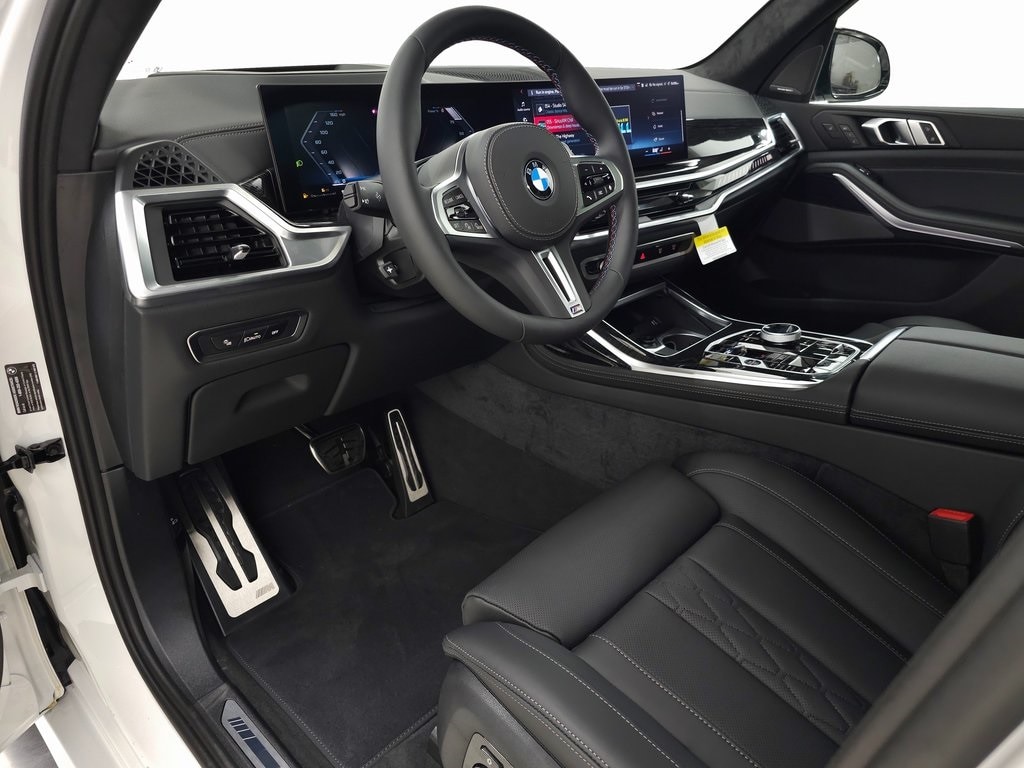 2025 BMW X7 M60i 11