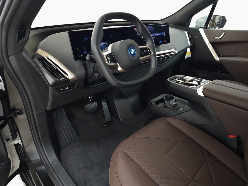 2025 BMW iX xDrive50 11