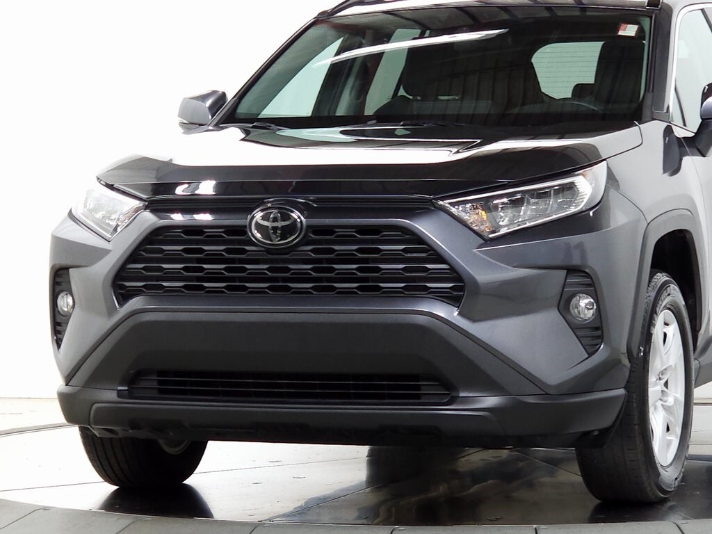 2020 Toyota RAV4 XLE photo 3