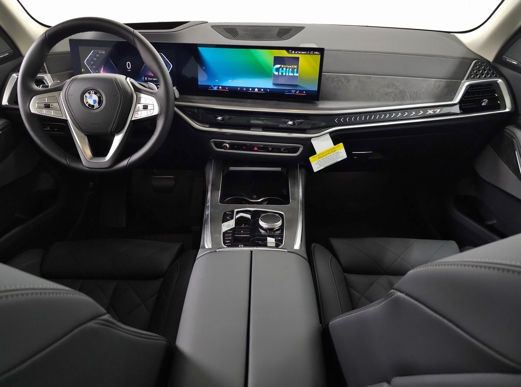 2025 BMW X7 xDrive40i 8