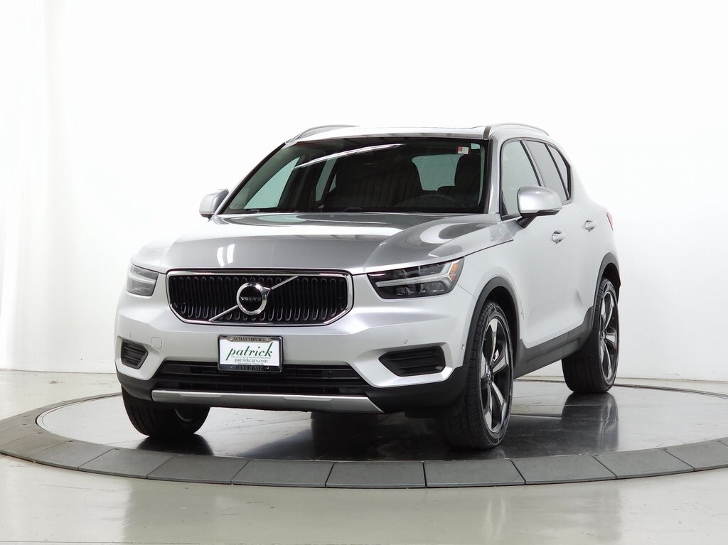 2019 Volvo XC40 Momentum photo 2