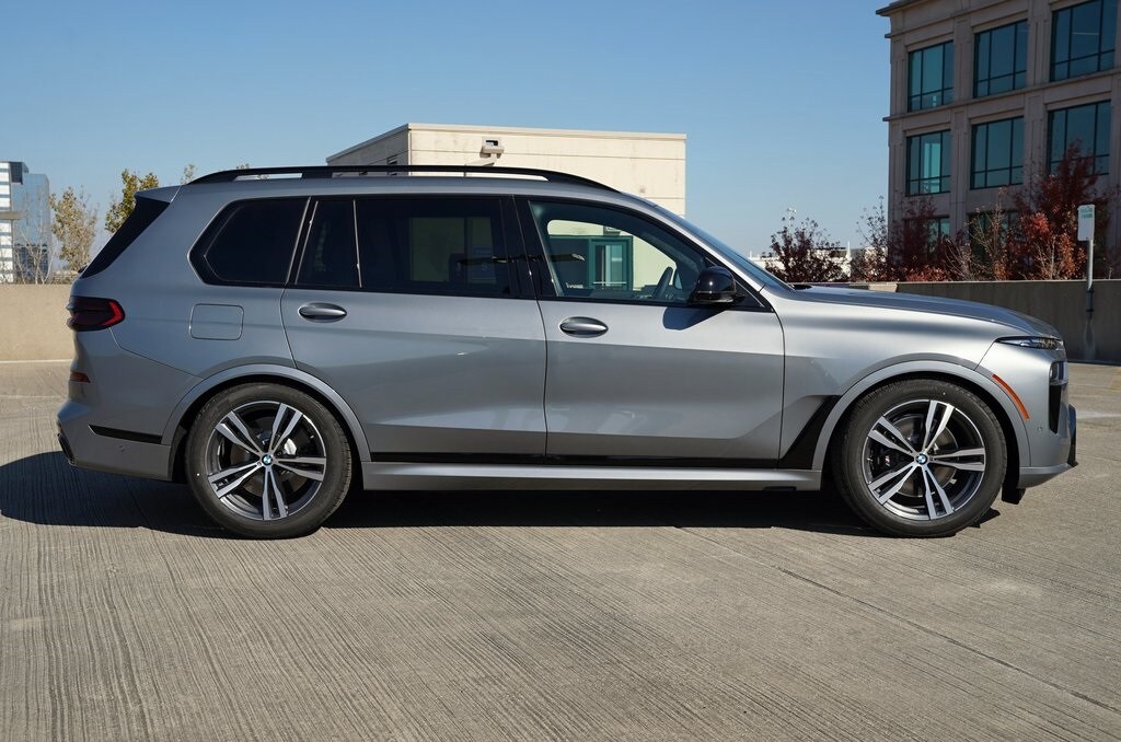 2025 Bmw X7 M60i photo 3