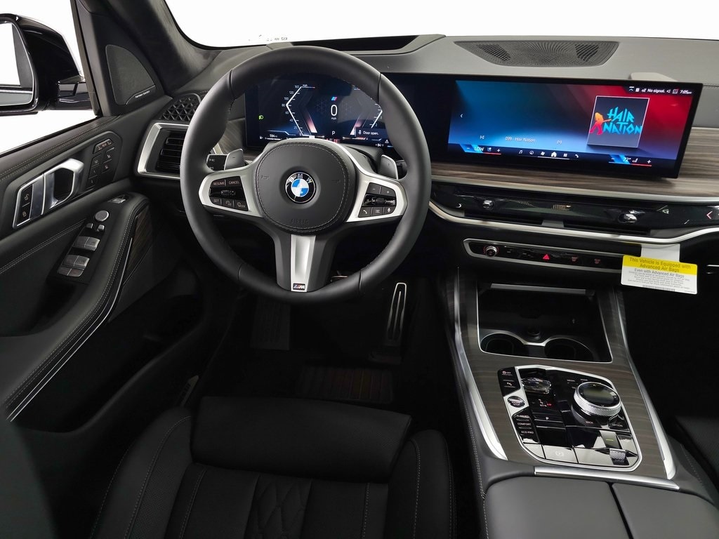 2025 BMW X7 xDrive40i M Sport 14