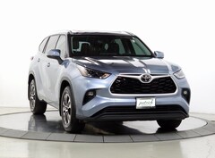 Pre-Owned 2022 Toyota Highlander XLE SUV for sale in Schaumburg, Illinois