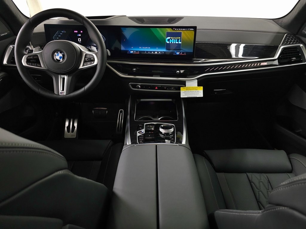 2025 BMW X7 M60i 8