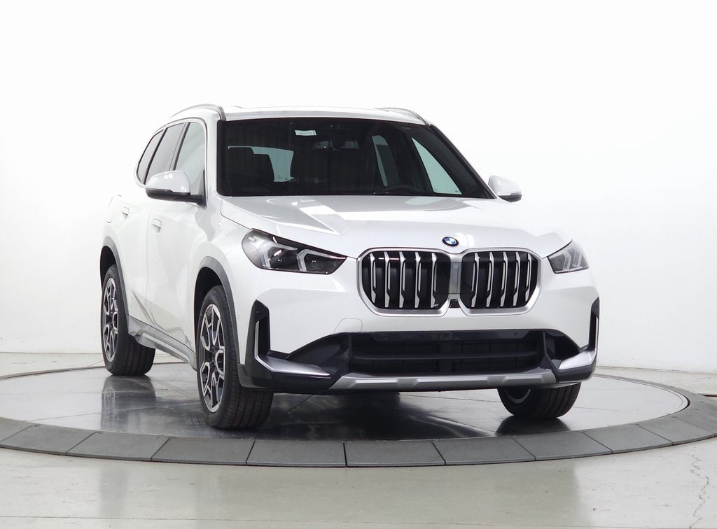 2026 BMW X1 28i's photo
