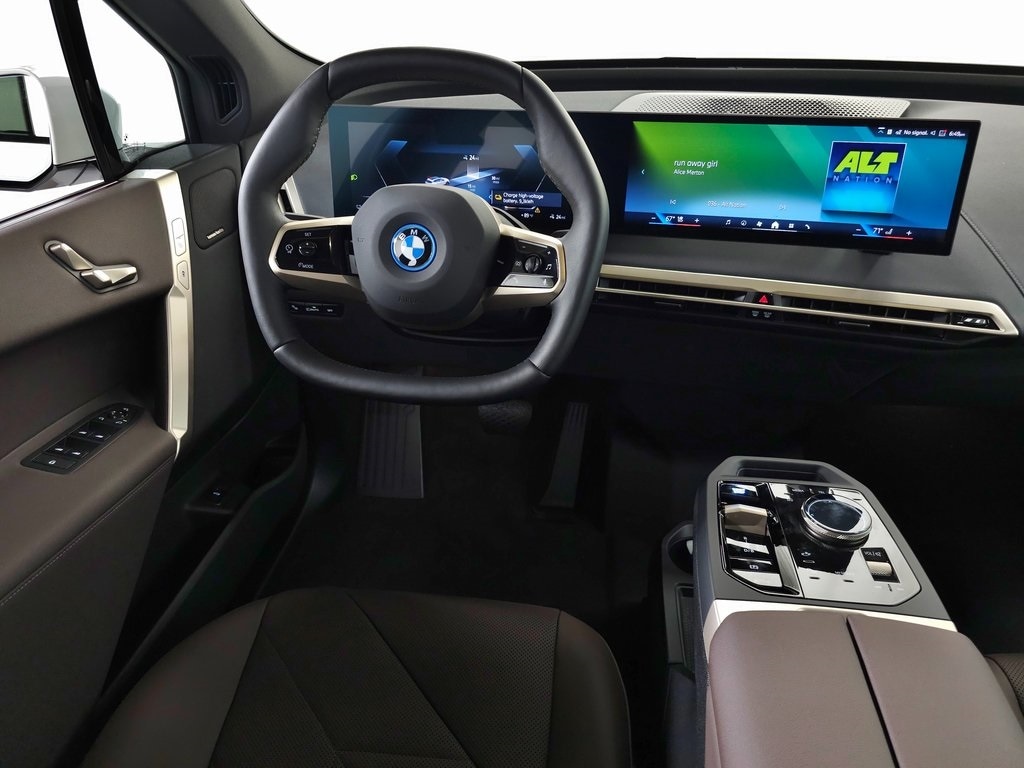 2025 BMW iX xDrive50 14