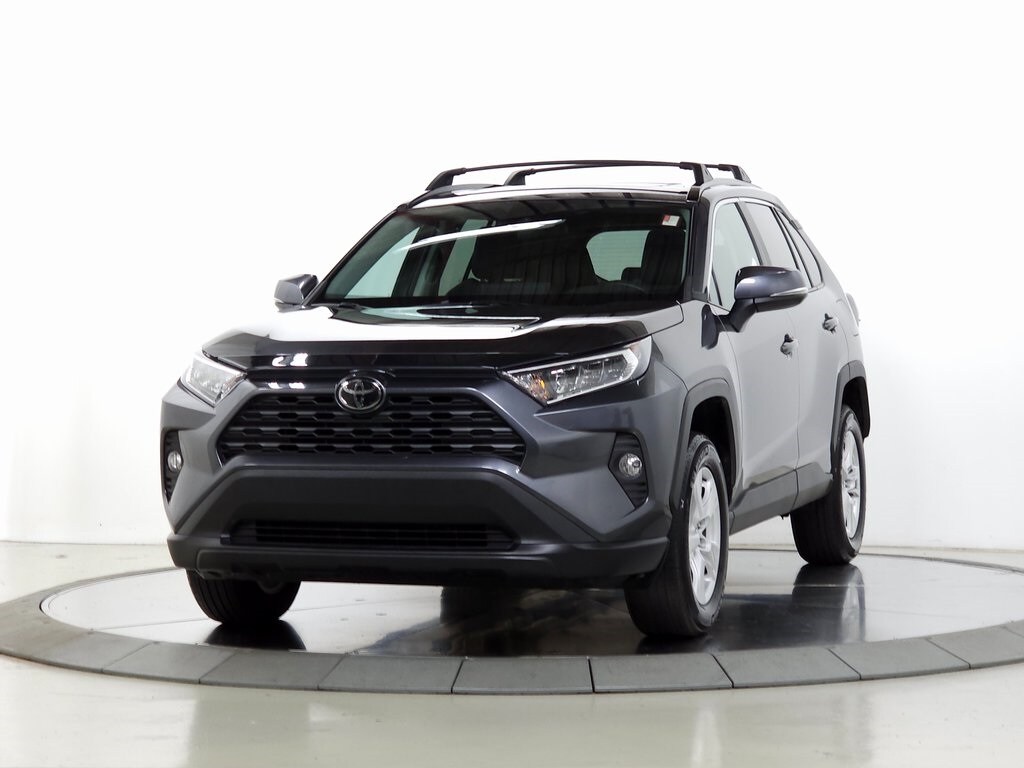 2020 Toyota RAV4 XLE photo 4