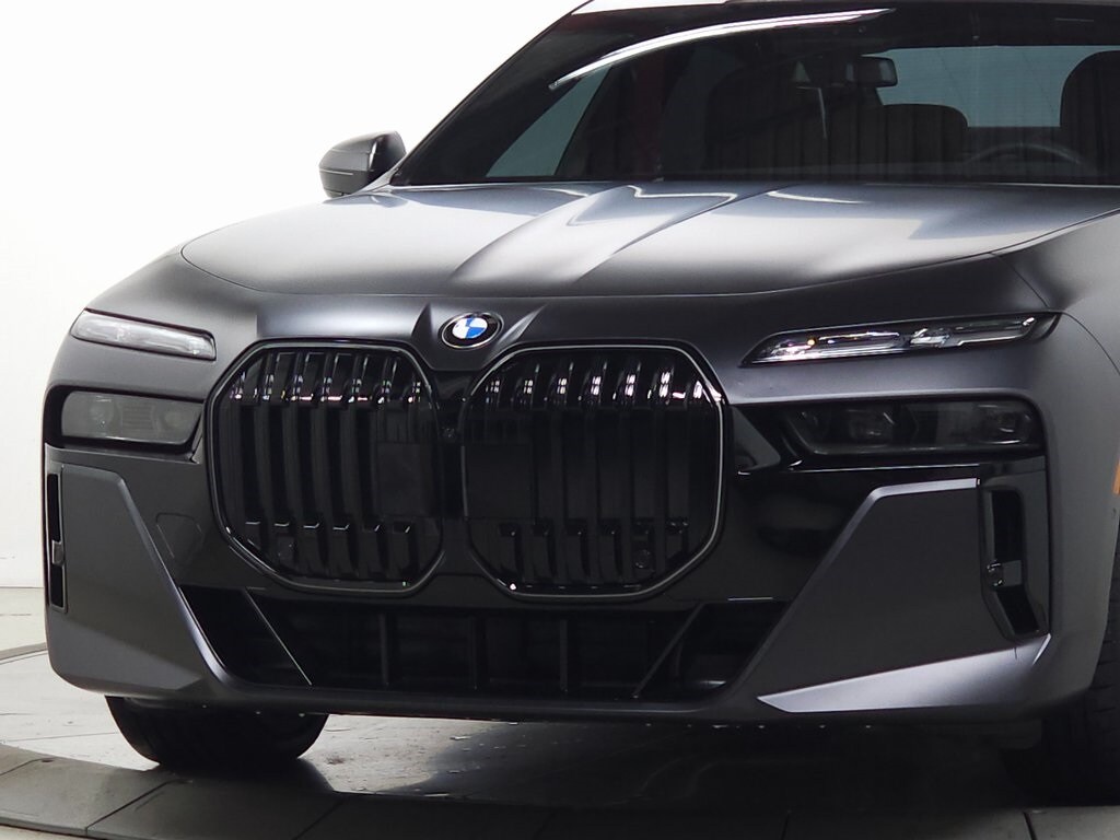 2025 Bmw 760i xDrive photo 2