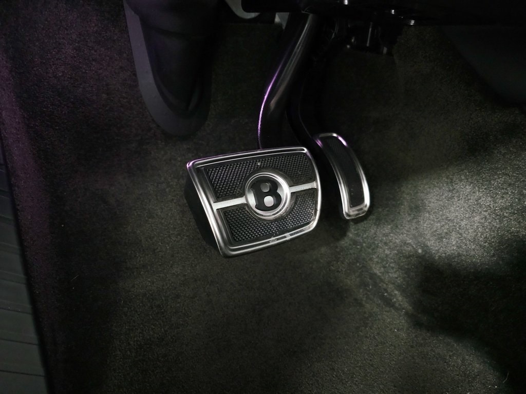 2022 Bentley Bentayga V8 26