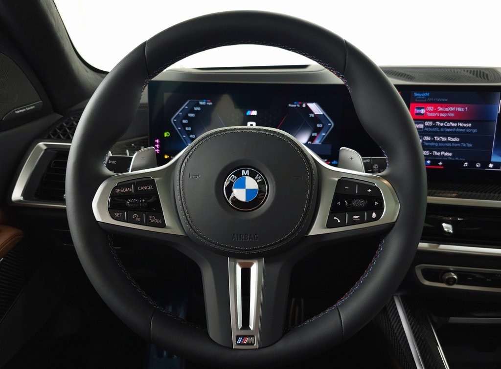 2025 BMW X7 M60i 14