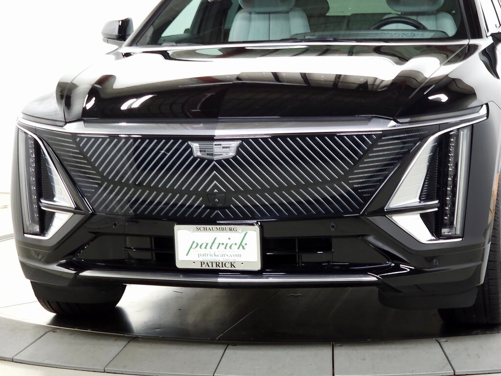 2023 Cadillac Lyriq Luxury photo 2