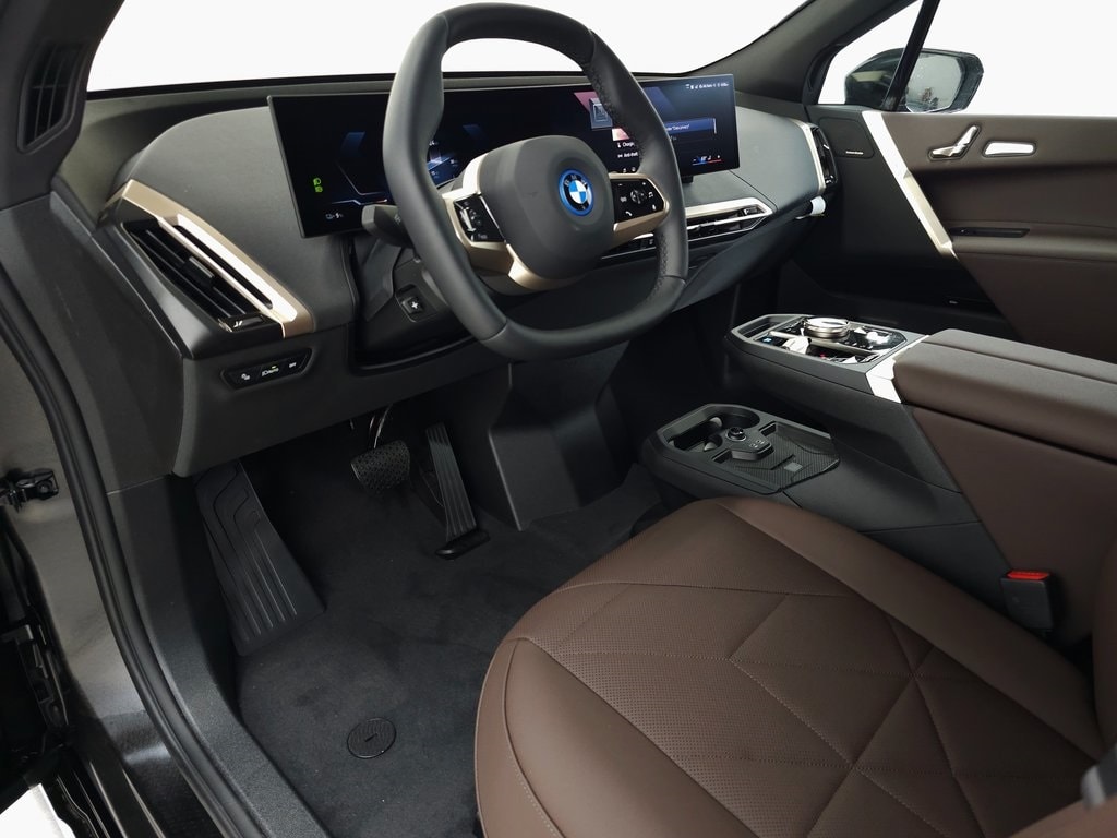 2025 BMW iX xDrive50 11