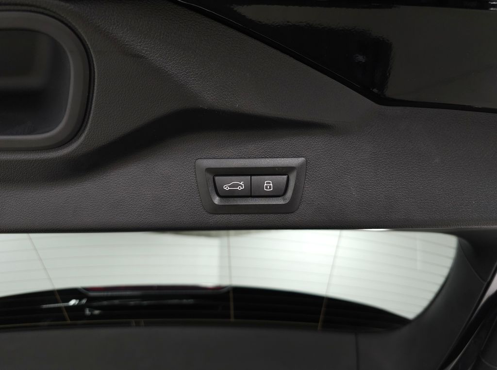 2026 BMW X5 50e - Photo 8