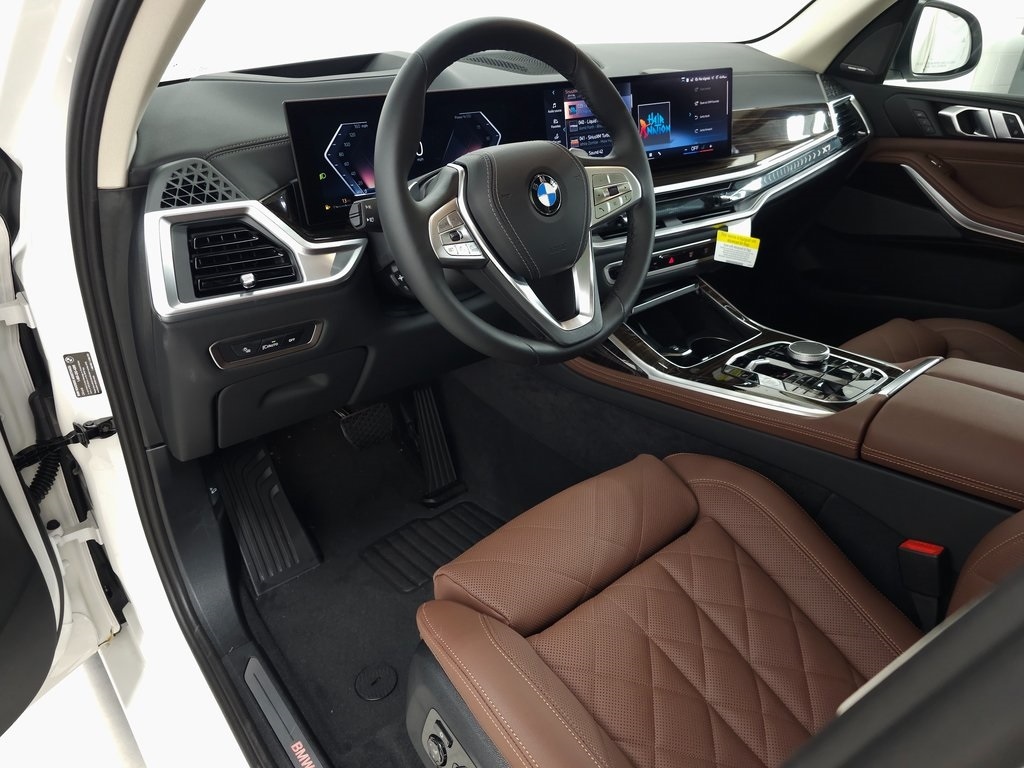 2025 BMW X7 xDrive40i 11