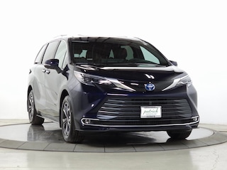 Used 2025 Toyota Sienna Platinum 7 Passenger Minivan/Van for sale near Chicago, Illinois