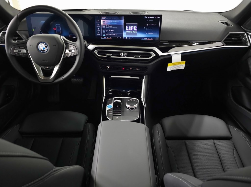 2024 BMW i4 eDrive35 8